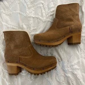 UGG Women’s 70s Boots